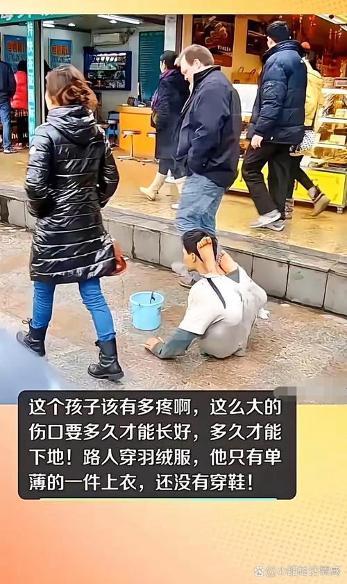 新澳今日图片分析:带不同小孩地铁乞讨
