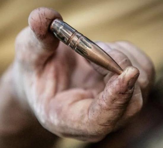 收集各类澳门彩资料的软件叫什么:旧玩具枪射出真子弹